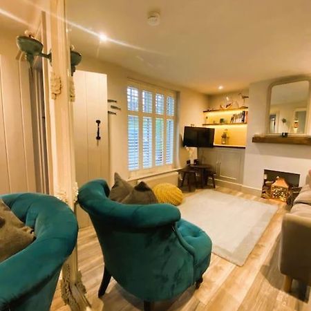 Beautiful Immaculate Aldeburgh Cottage, Sunny Outdoor Space, Free Parking - Easy Walk To Beach & Town Exterior photo