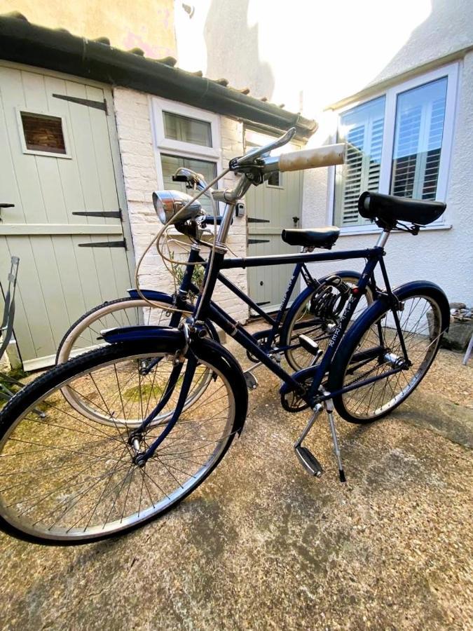 Beautiful Immaculate Aldeburgh Cottage, Sunny Outdoor Space, Free Parking - Easy Walk To Beach & Town Exterior photo