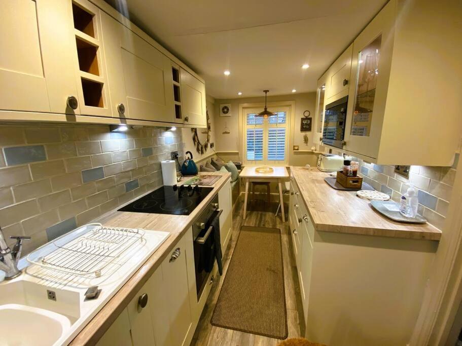 Beautiful Immaculate Aldeburgh Cottage, Sunny Outdoor Space, Free Parking - Easy Walk To Beach & Town Exterior photo