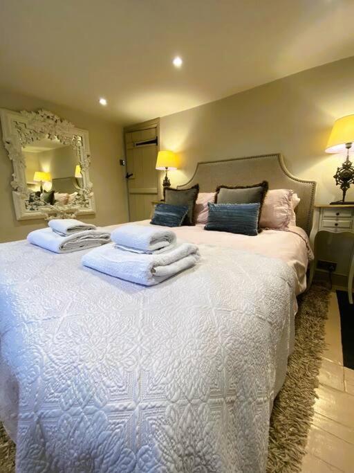 Beautiful Immaculate Aldeburgh Cottage, Sunny Outdoor Space, Free Parking - Easy Walk To Beach & Town Exterior photo