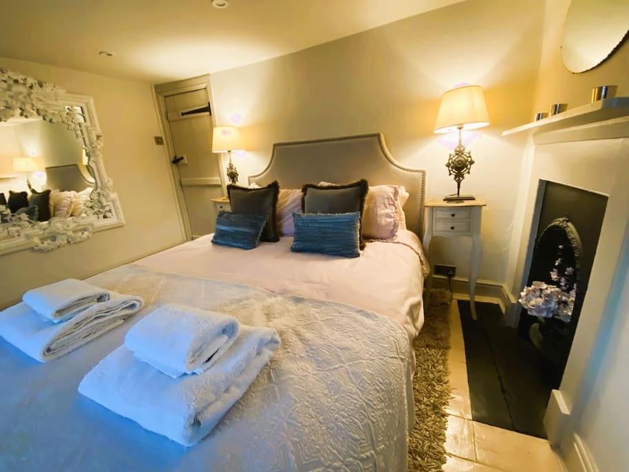 Beautiful Immaculate Aldeburgh Cottage, Sunny Outdoor Space, Free Parking - Easy Walk To Beach & Town Exterior photo