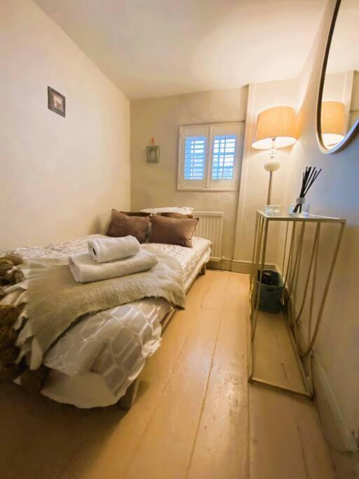 Beautiful Immaculate Aldeburgh Cottage, Sunny Outdoor Space, Free Parking - Easy Walk To Beach & Town Exterior photo