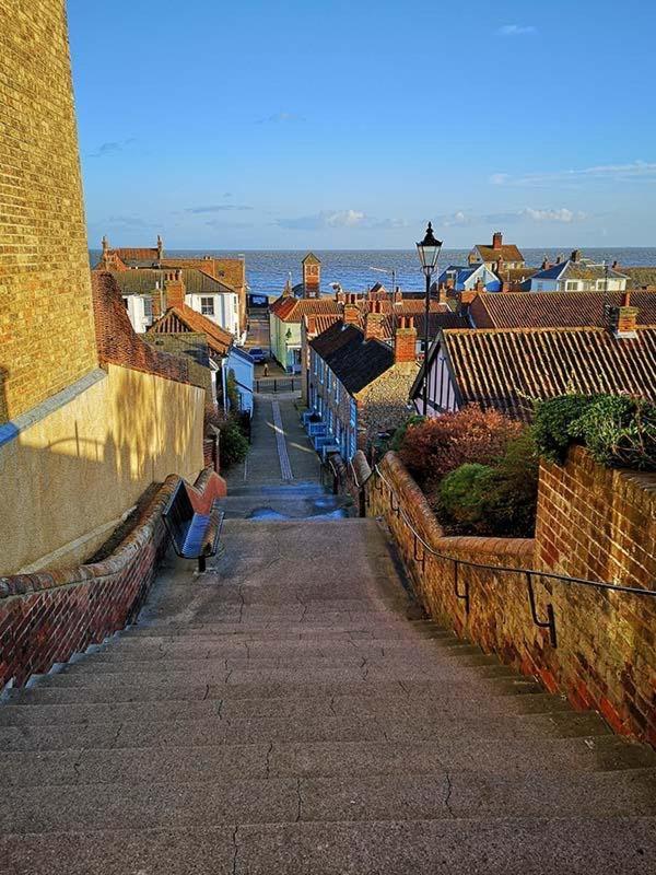 Beautiful Immaculate Aldeburgh Cottage, Sunny Outdoor Space, Free Parking - Easy Walk To Beach & Town Exterior photo